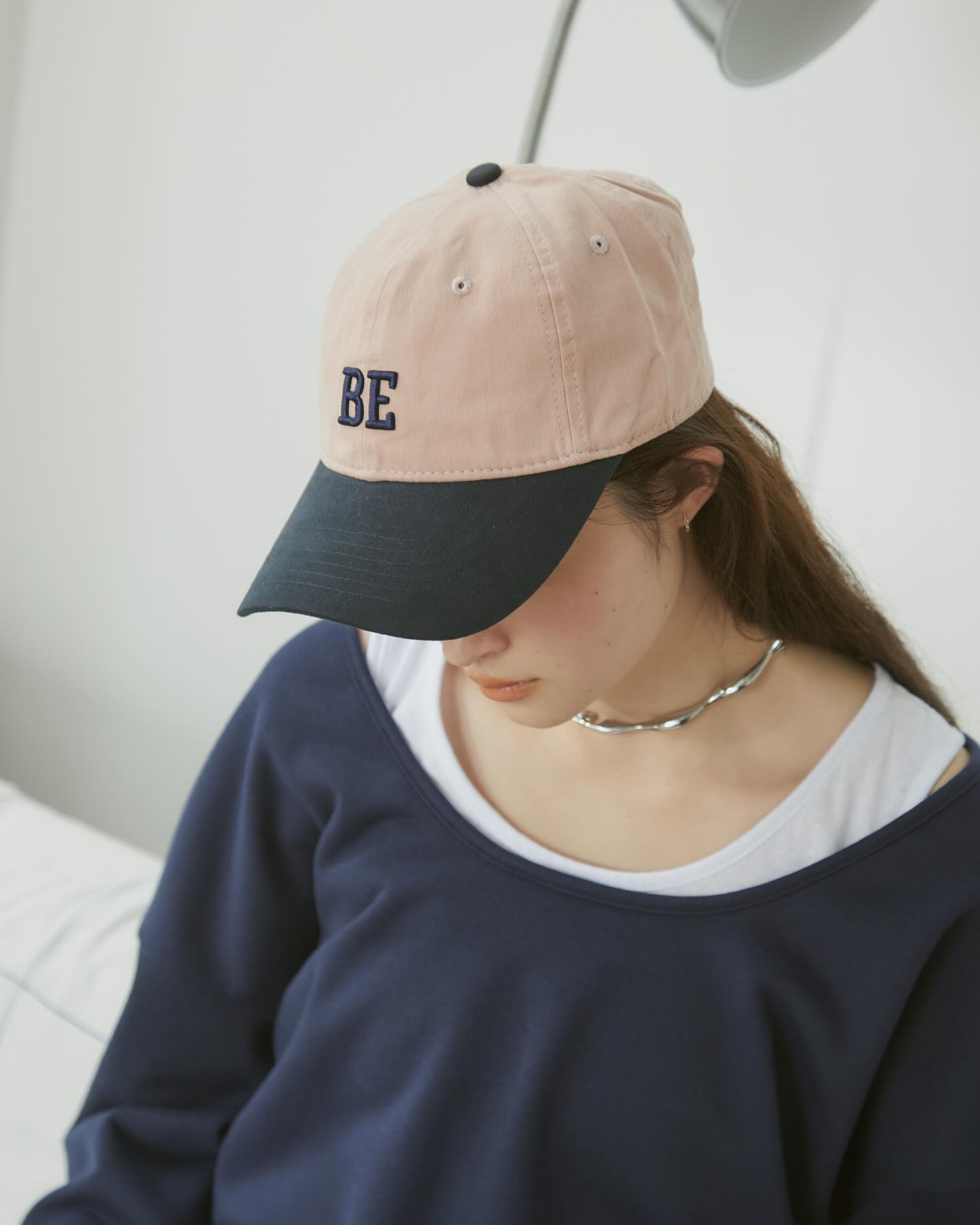 【BE】雙色 Logo 刺繡帽